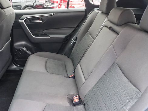Used 2022 Toyota RAV4 SE image 17