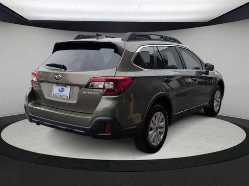 Used 2018 Subaru Outback 2.5i Premium image 8
