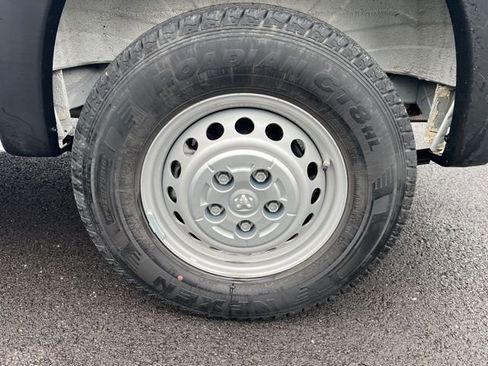 Used 2024 RAM ProMaster 2500 w/ Convenience Group image 40