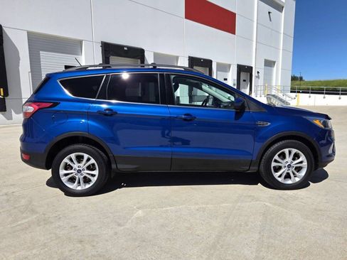 Used 2018 Ford Escape SE w/ SE Sync 3 Package FWD image 4
