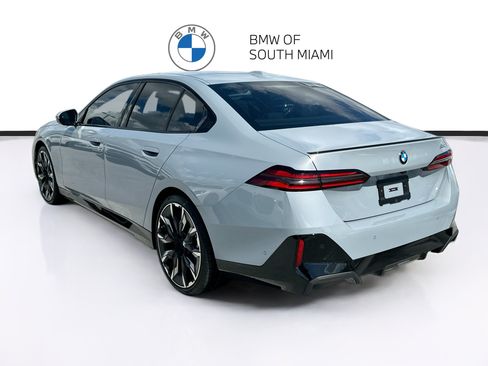 Used 2025 BMW 530i w/ M Sport Package RWD image 5