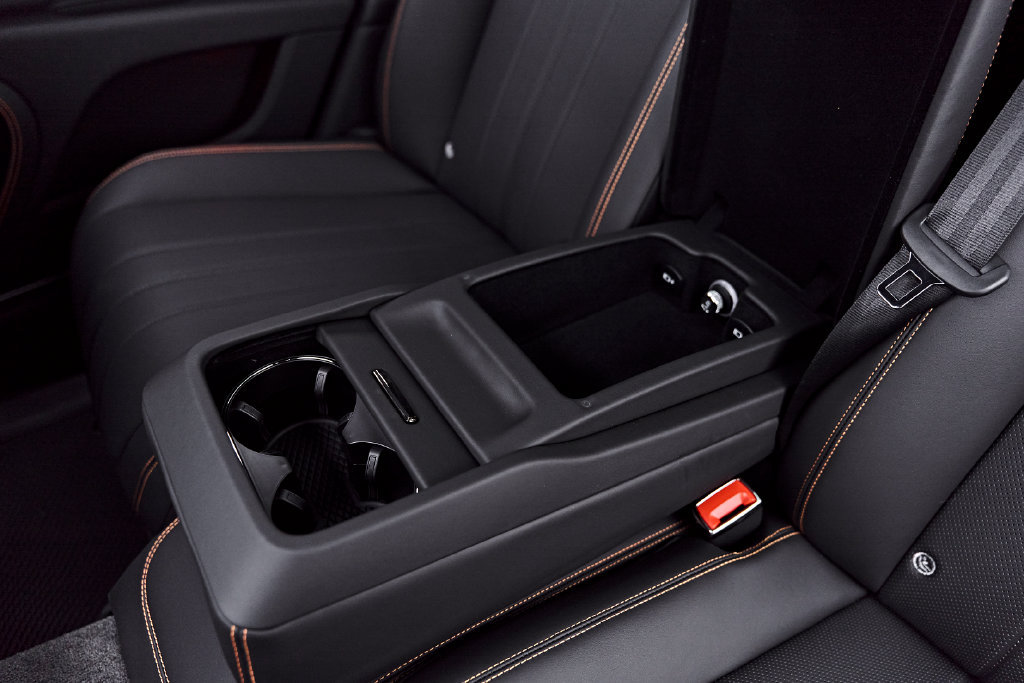 Used 2025 Bentley Flying Spur Plug-In Hybrid AWD/4WD image 48