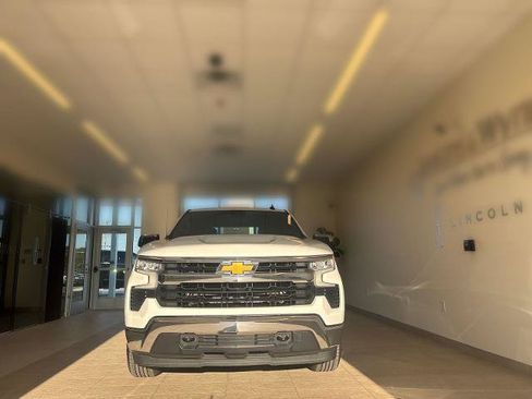 Used 2023 Chevrolet Silverado 1500 LT AWD/4WD image 5