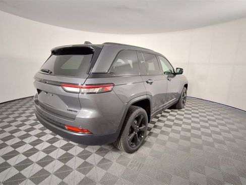 New 2025 Jeep Grand Cherokee Limited w/ Black Appearance Package image 4