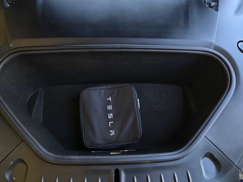 Used 2022 Tesla Model S AWD/4WD image 34
