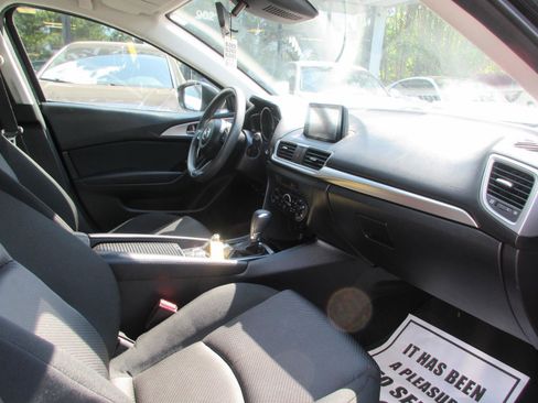 Used 2018 MAZDA MAZDA3 Sport FWD image 13