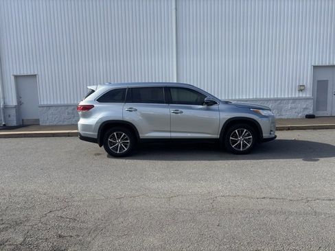 Used 2019 Toyota Highlander XLE image 19