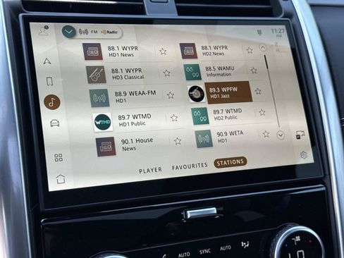 Used 2024 Land Rover Discovery Metropolitan Edition AWD/4WD image 19