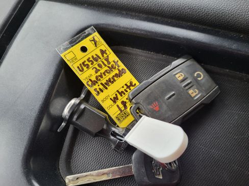 Used 2018 Chevrolet Silverado 1500 LT w/ Rally 2 Edition image 9