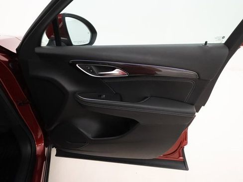 Used 2023 Buick Envision Essence image 24