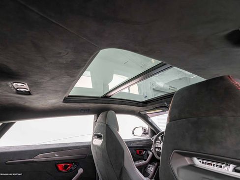 Used 2023 Lamborghini Urus Performante image 31