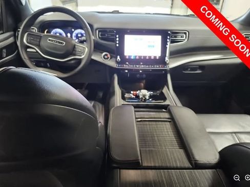 Used 2024 Jeep Wagoneer L Series II w/ Flexible Seating Group AWD/4WD image 6