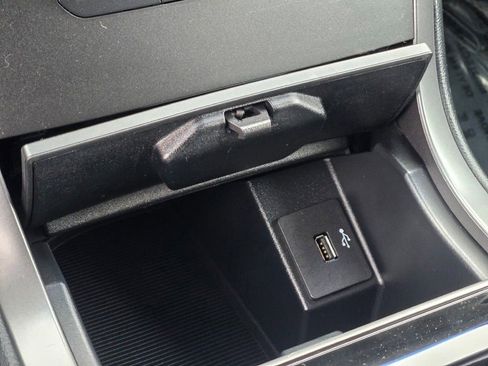 Used 2019 Ford Edge SE image 25