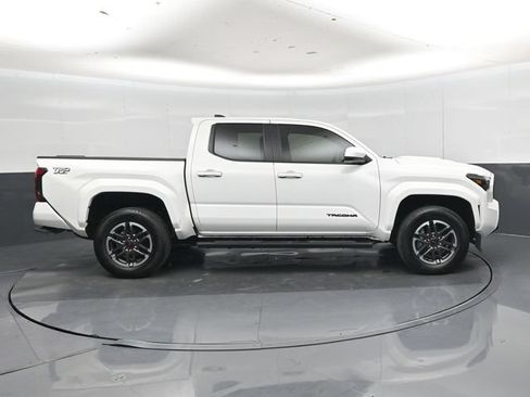 Used 2025 Toyota Tacoma TRD Sport RWD image 2