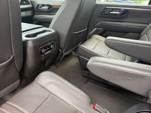 Used 2025 Chevrolet Tahoe High Country AWD/4WD image 41