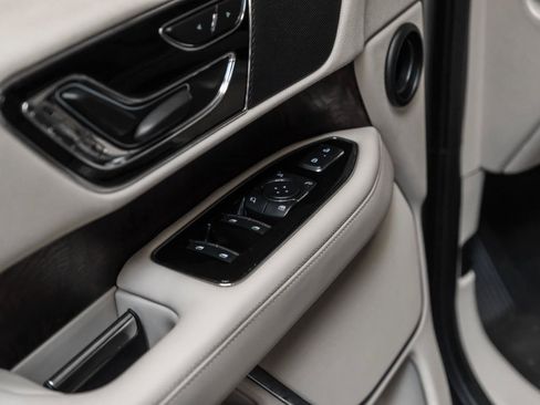 Used 2020 Lincoln Navigator 2WD image 39