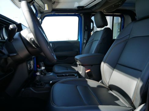 New 2026 Jeep Gladiator Sport AWD/4WD image 9