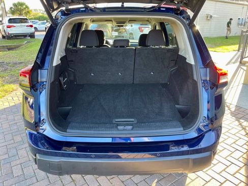 Used 2024 Nissan Rogue SV image 5