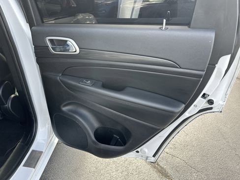 Used 2022 Jeep Grand Cherokee Laredo X image 18