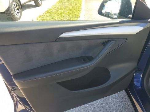 Used 2023 Tesla Model Y Performance image 8