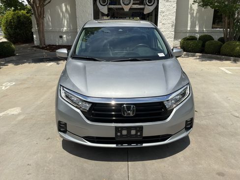 Used 2024 Honda Odyssey EX-L image 3