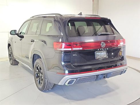 Used 2024 Volkswagen Atlas Peak Edition SEL image 5