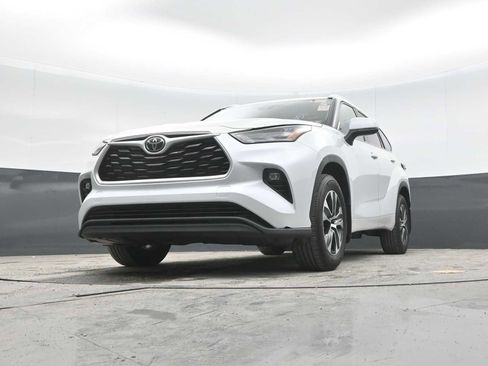 Used 2022 Toyota Highlander XLE AWD/4WD image 26