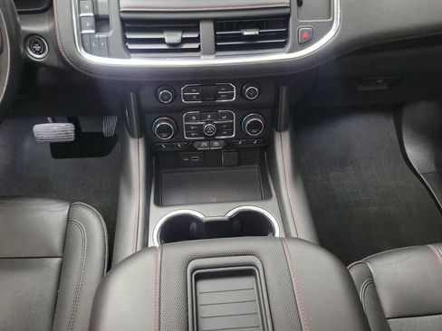 Used 2022 Chevrolet Suburban RST image 22
