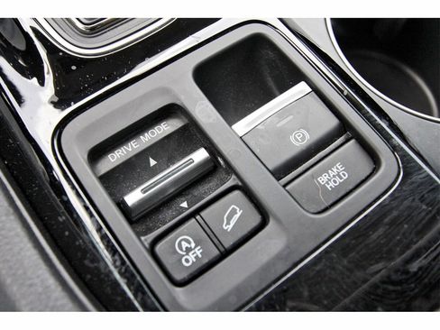 Used 2023 Honda Pilot LX image 32