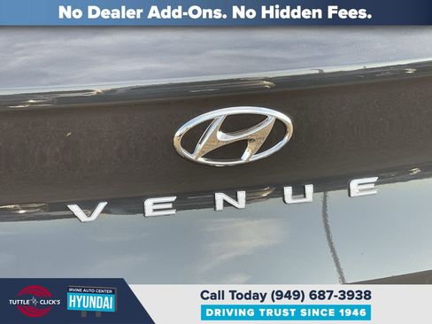 Certified 2025 Hyundai Venue SEL image 8