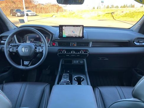 Certified 2025 Honda Pilot Black Edition image 14