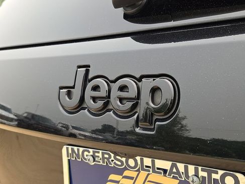 Used 2018 Jeep Grand Cherokee Altitude AWD/4WD image 30