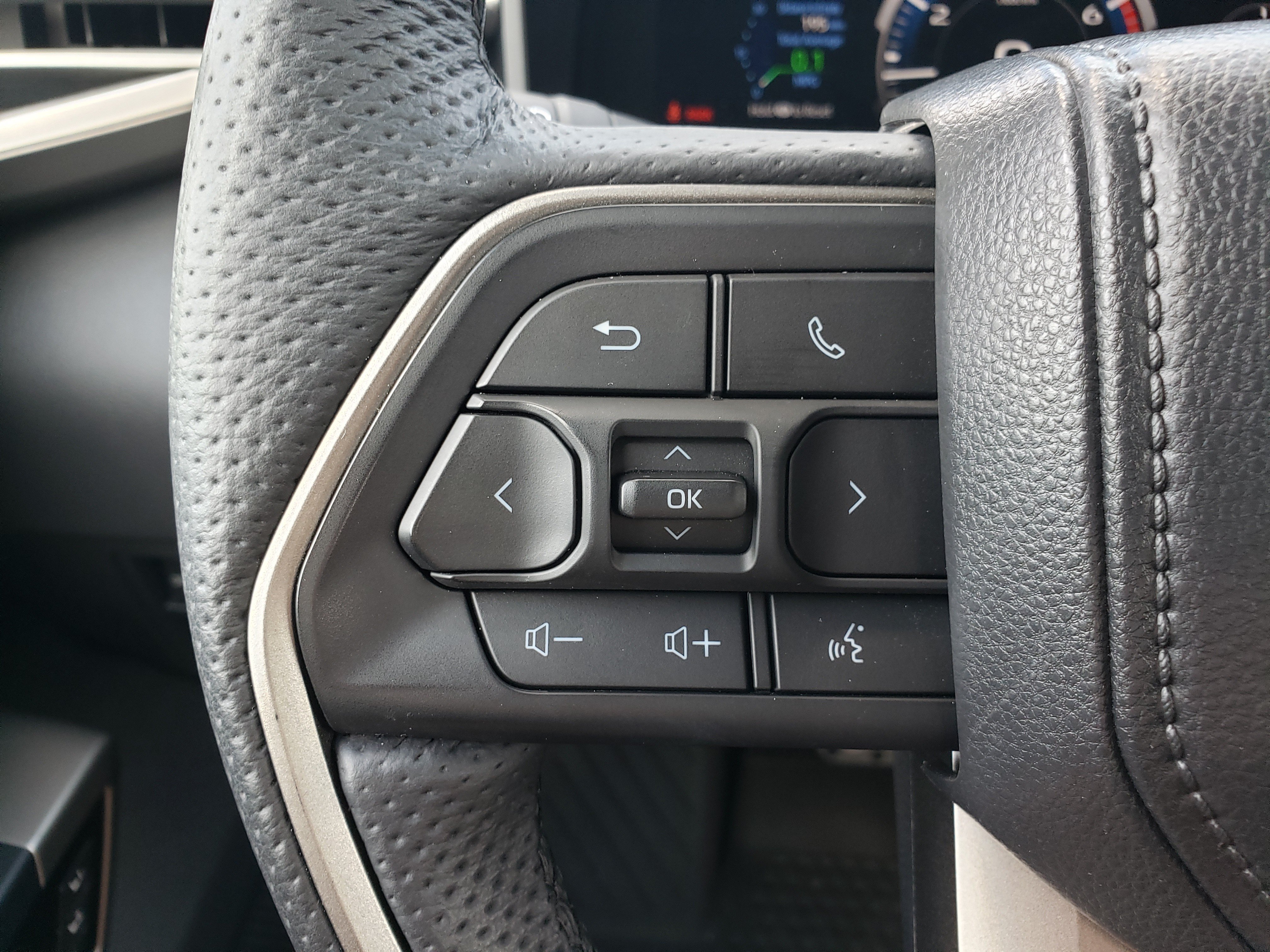 Used 2025 Toyota Tundra Limited w/ TRD Off-Road Package AWD/4WD image 15