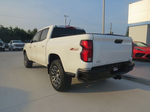 Used 2024 Chevrolet Colorado Z71 AWD/4WD image 4