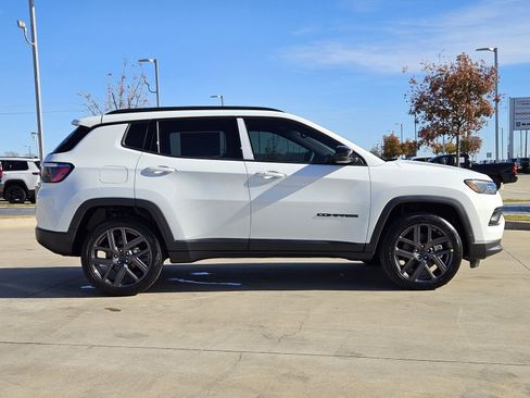 New 2026 Jeep Compass Latitude image 7