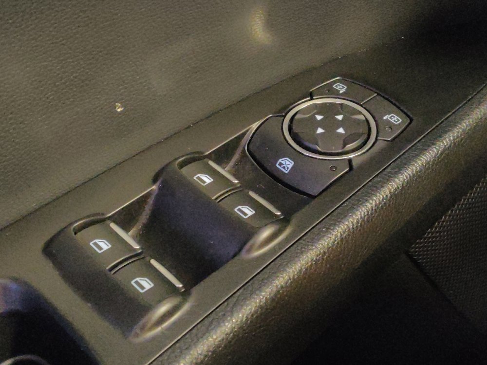 Used 2018 Ford Fusion SE w/ Fusion SE Technology Package FWD image 27