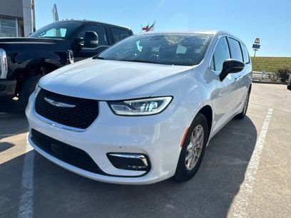 Used 2024 Chrysler Pacifica Touring-L