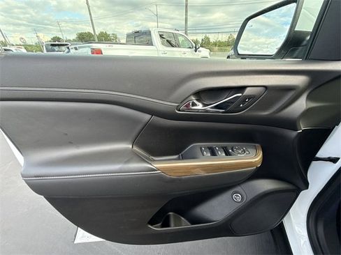 Certified 2023 GMC Acadia SLE w/ Driver Convenience Package image 21