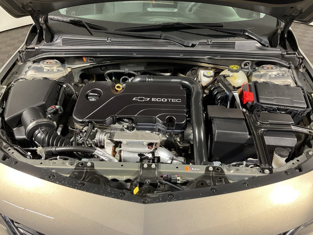 Used 2017 Chevrolet Malibu LT FWD image 39