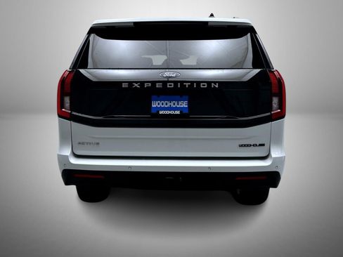Used 2025 Ford Expedition Active AWD/4WD image 6