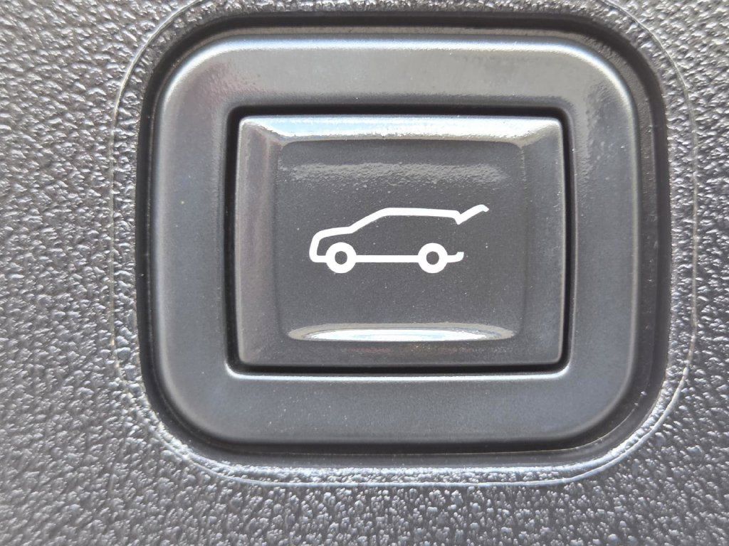 Used 2024 Cadillac Lyriq Tech w/ Driver Assist Package AWD/4WD image 20