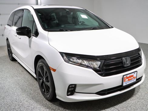 Used 2023 Honda Odyssey Sport image 5