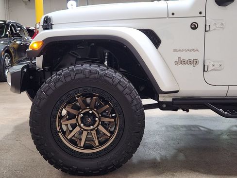 Used 2024 Jeep Wrangler Unlimited Sahara AWD/4WD image 5