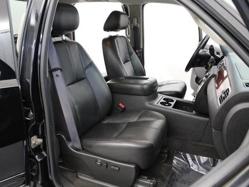 Used 2011 Chevrolet Silverado 2500 LTZ w/ LTZ Plus Package AWD/4WD image 32