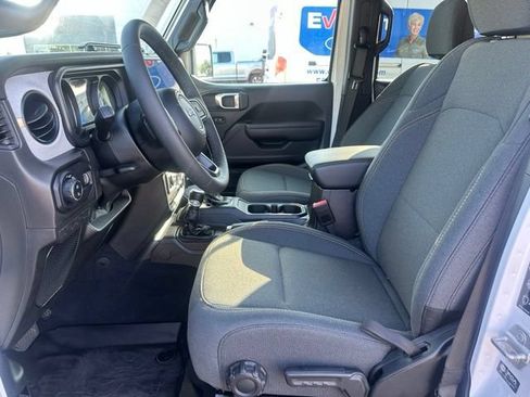 Used 2026 Jeep Gladiator Sport AWD/4WD image 5