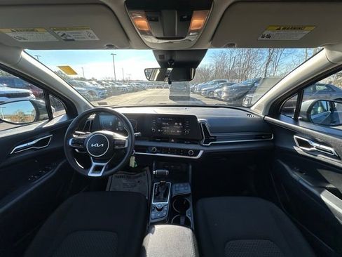 Used 2024 Kia Sportage LX image 2