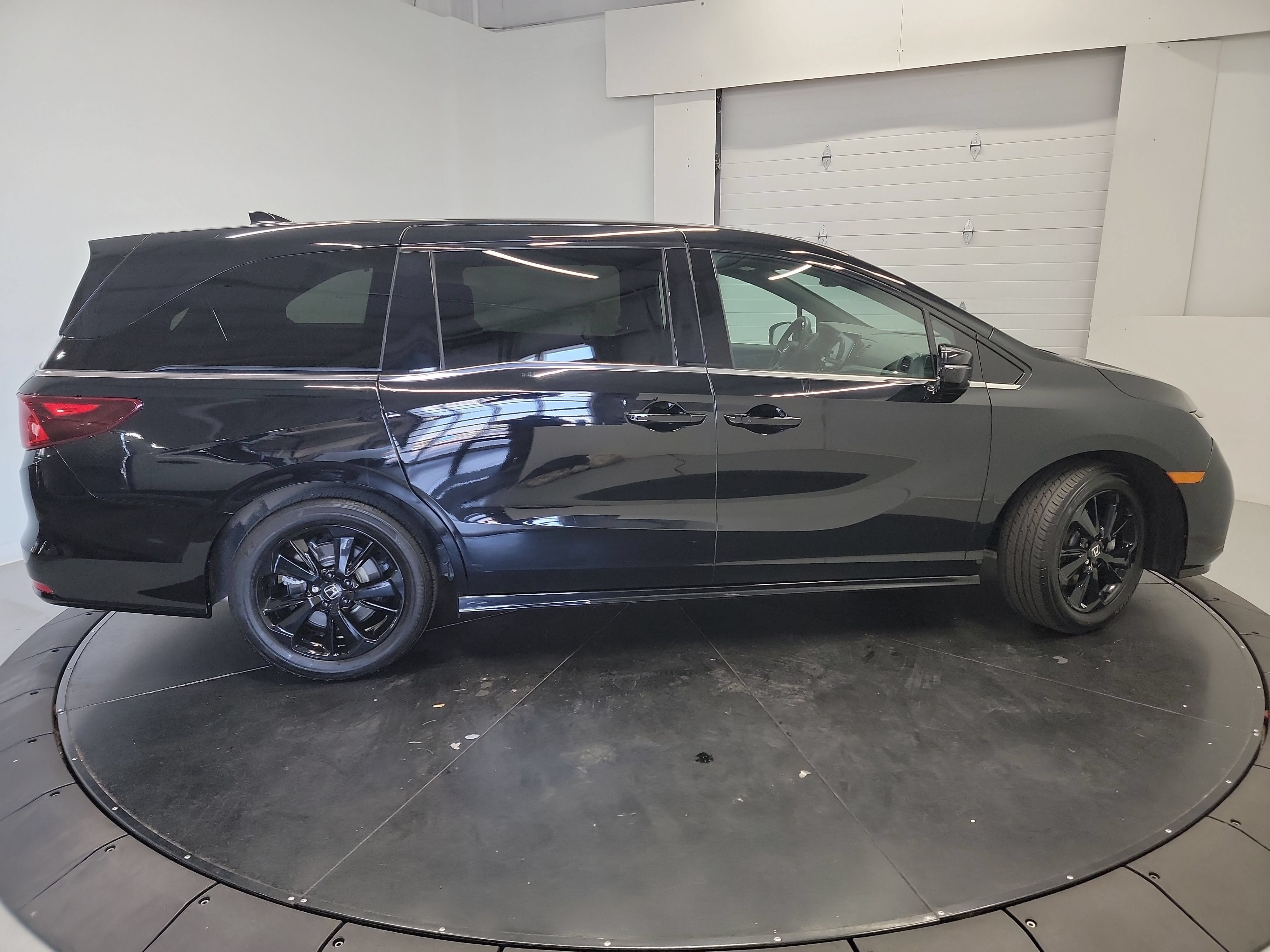 Used 2024 Honda Odyssey Sport image 11