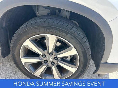 Used 2025 Honda Pilot Touring image 4