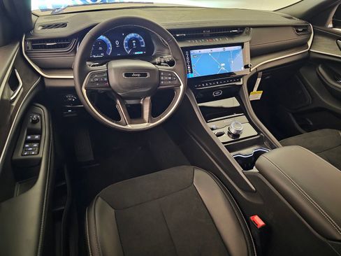 New 2026 Jeep Grand Cherokee Laredo image 14