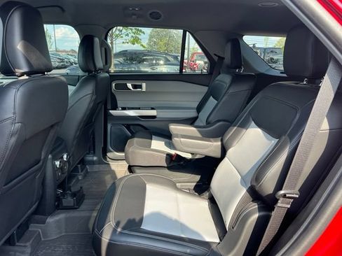 Used 2024 Ford Explorer XLT w/ Equipment Group 202A AWD/4WD image 17